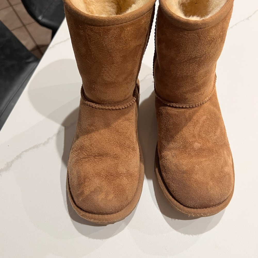 Girls Ugg boots size 3